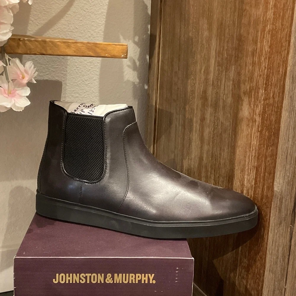 Johnston & Murphy Men's Dark Brown Leather Chukka Boot